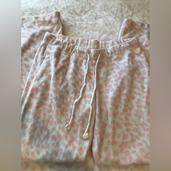 Soft Cheetah Print Pjs - Picture 2 of 4